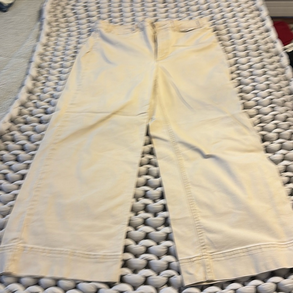 Old Navy size medium wide leg cropped khakii pants